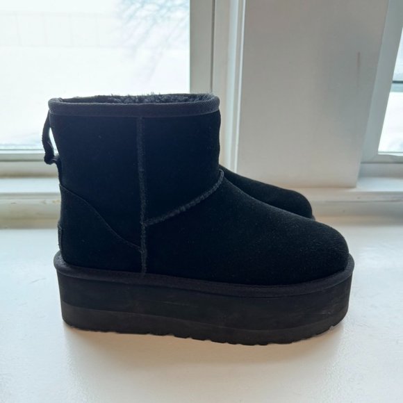 UGG Classic Mini Platform size 6 - Picture 2 of 4